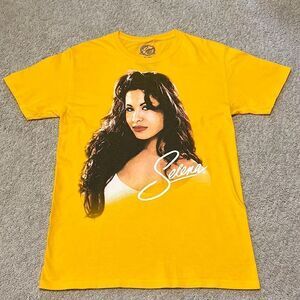 Selena T-Shirt Short Sleeve Size S / CH In Good  Condition